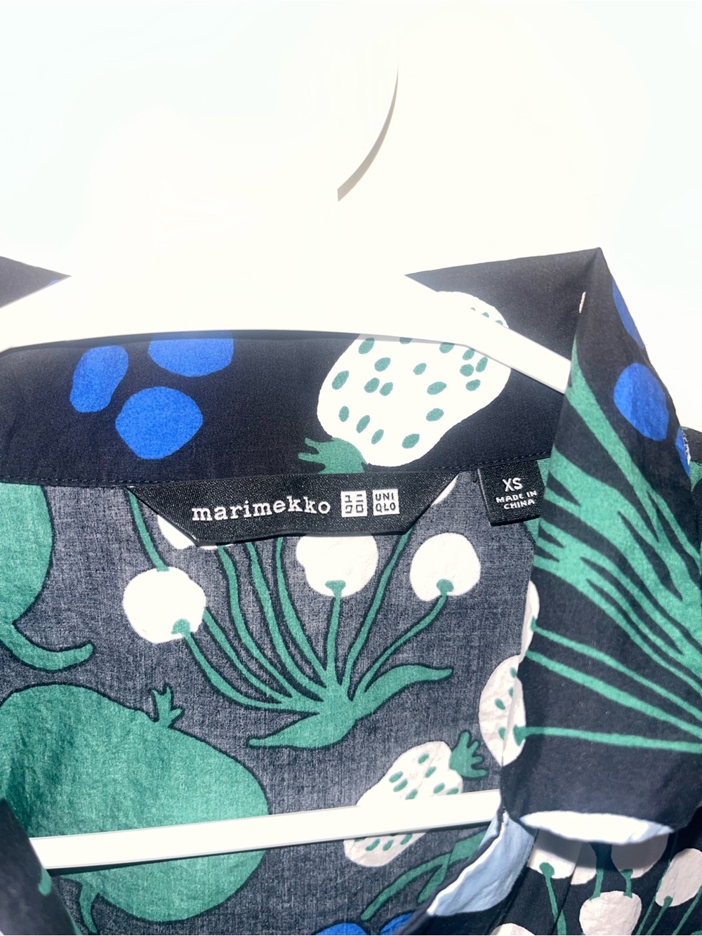 RARE Uniqlo x Marimekko Limited Edition Fruit Print Button-Up Shirt Sz XS - Picture 3 of 9